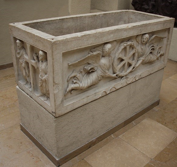 069-Мраморный саркофаг с Императорского кладбища